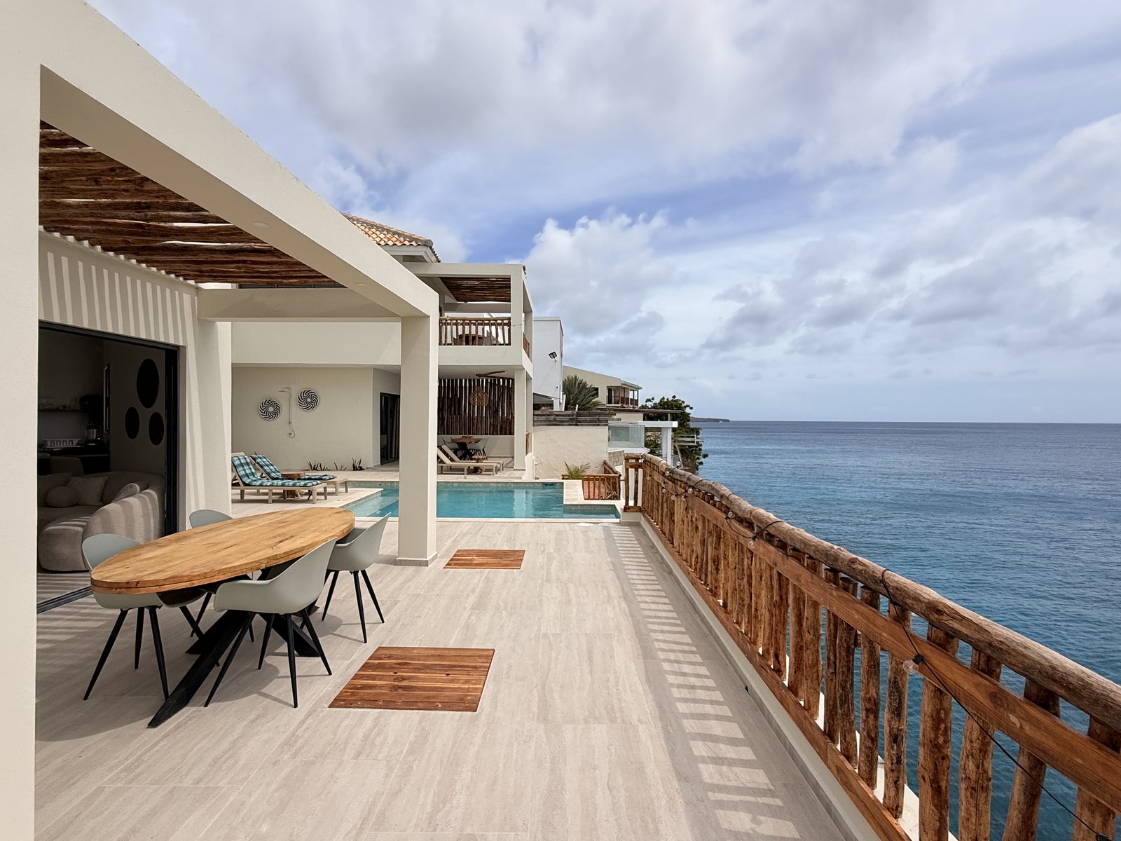 Kosta 41, Lagun: Uniek Oceanfront Estate met vier units, zwembad en ...