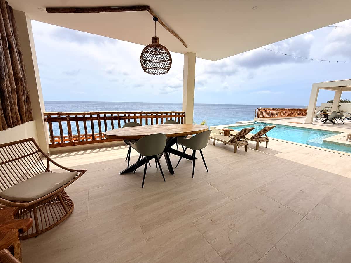 Kosta 41, Lagun: Uniek Oceanfront Estate met vier units, zwembad en ...