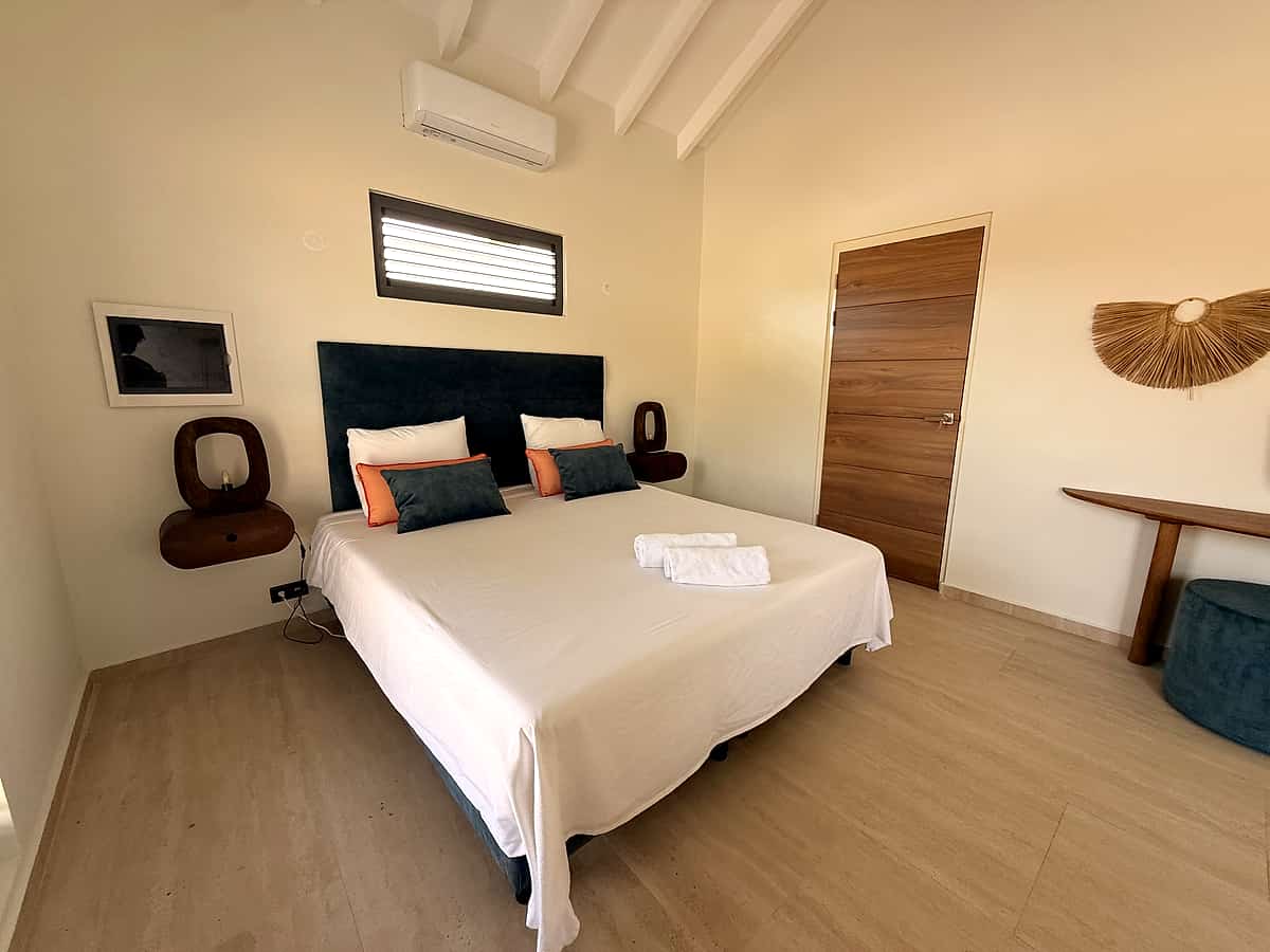 Kosta 41, Lagun: Uniek Oceanfront Estate met vier units, zwembad en ...